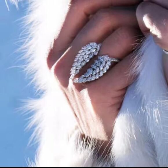 New FOR LOVE AND LEMONS adjustable angel wings ring - Picture 4 of 10